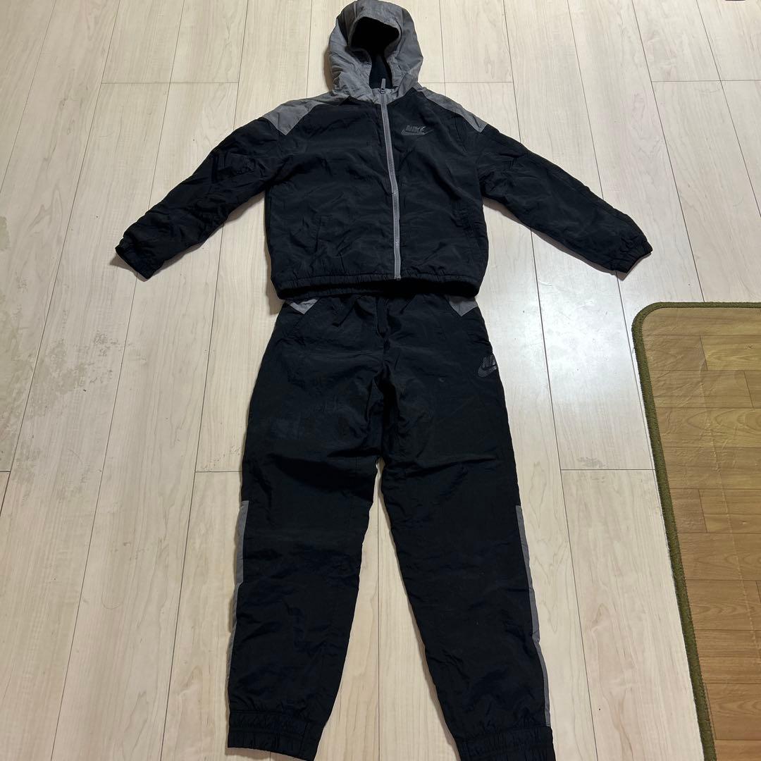 Nike キッズ用ウィンドブレーカー 上下セット 黒/グレー