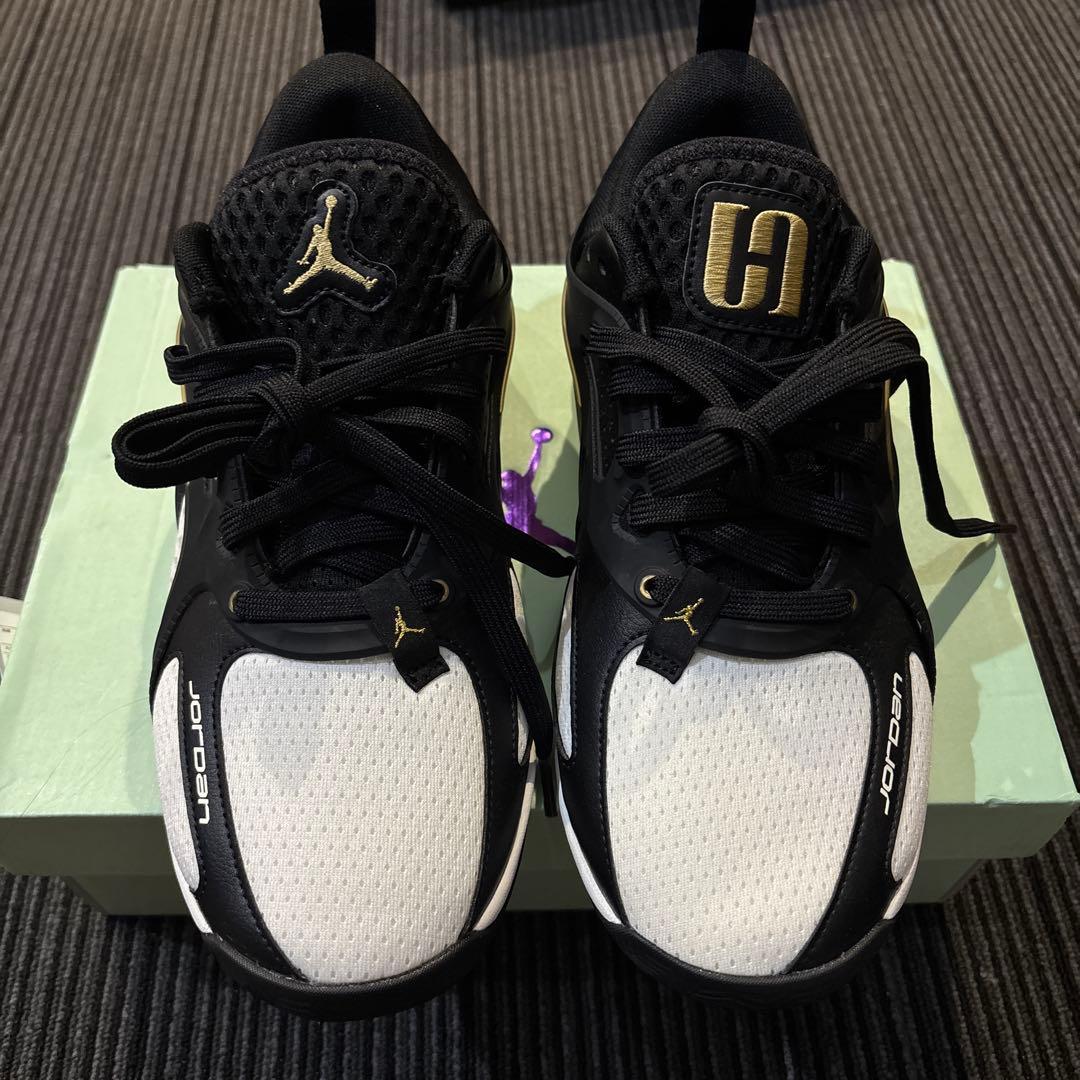 Jordan バスケットボールシューズ ブラック/ホワイト/ゴールド 25.0㌢