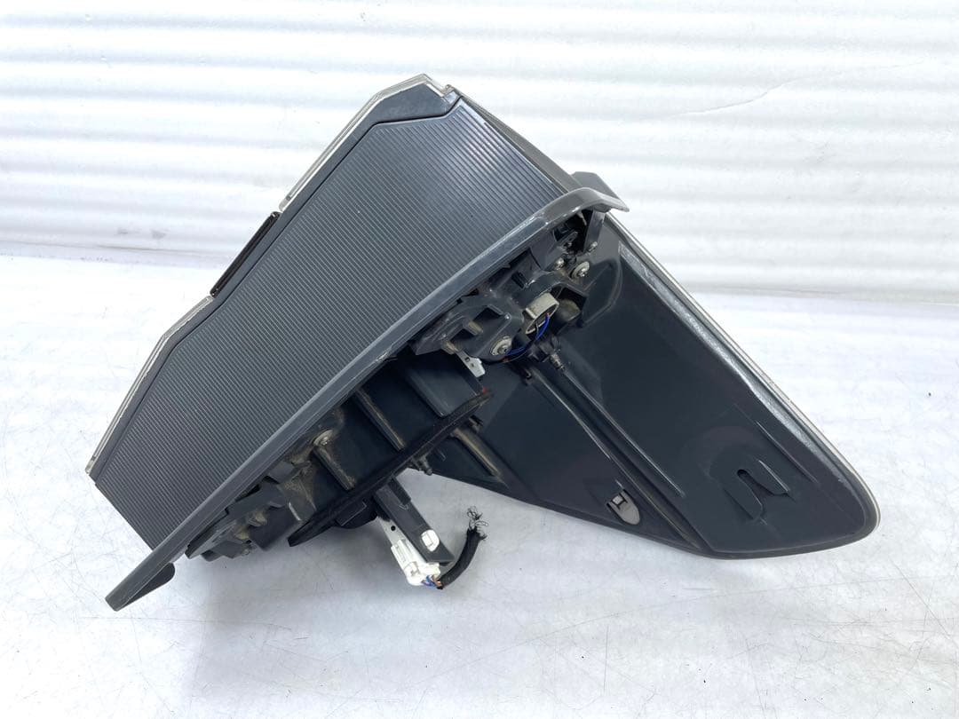 ヴェルファイア 20系左　LED テールランプ KOITO 58-29 D-41