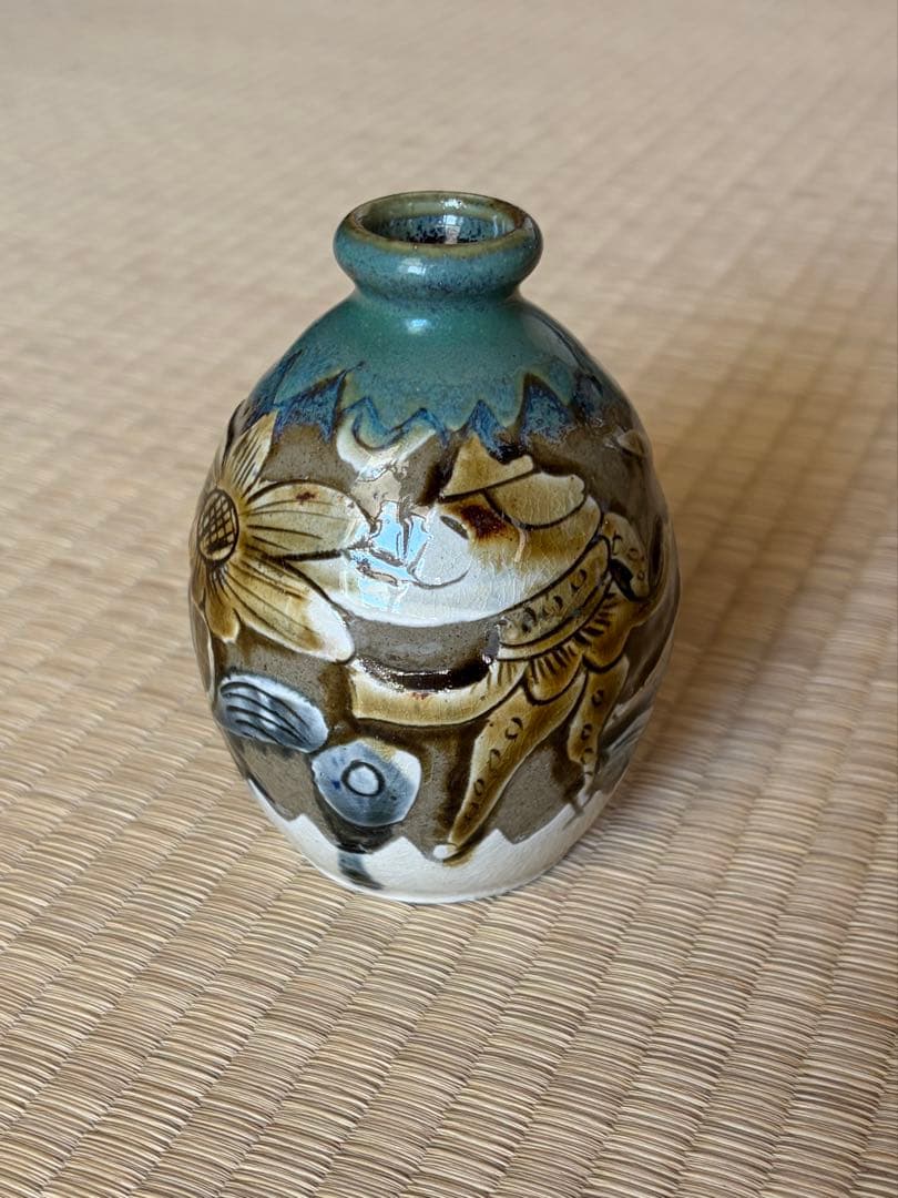 琉球古典焼 小壺 花と魚の装飾 陶器花瓶 小型