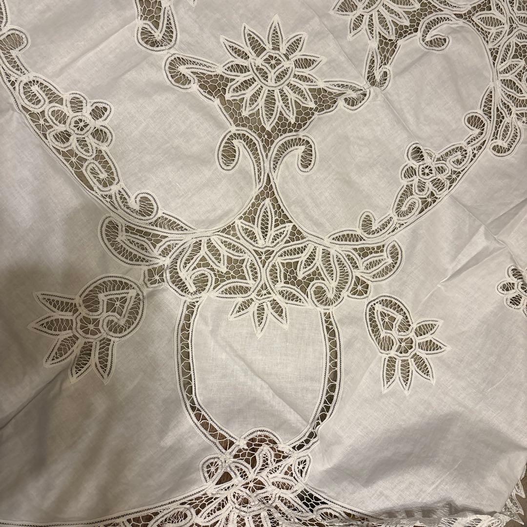 刺繍入りテーブルクロス