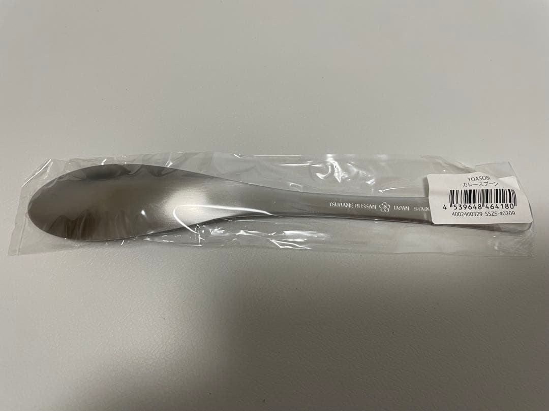 YOASOBIカレー皿とスプーン