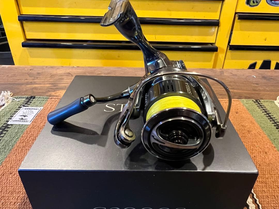 美品　シマノ スピニングリール 22ステラ　C2000S