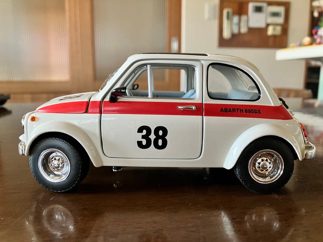 ロードシグネチャー 1/18フィアット アバルトFIATABARTH695SS