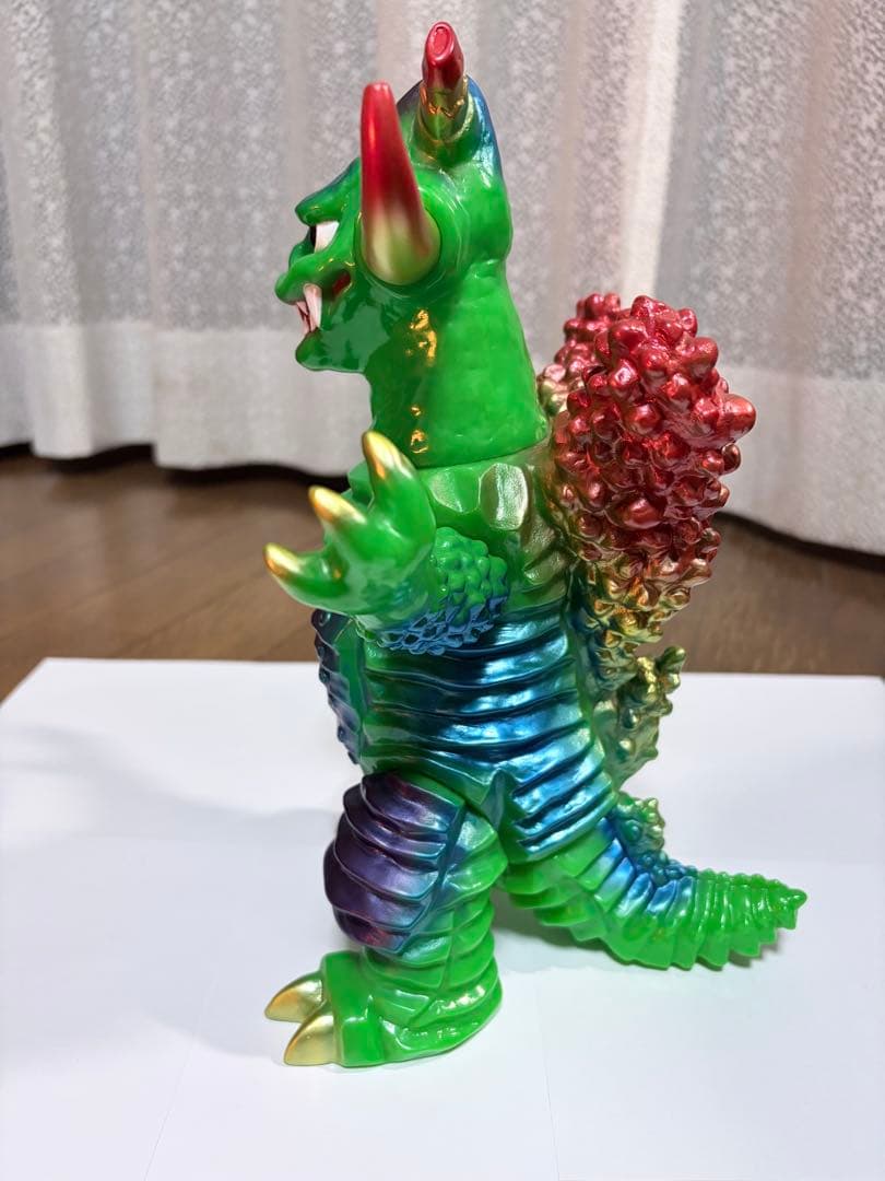 怪獣　ソフビ　グリーン