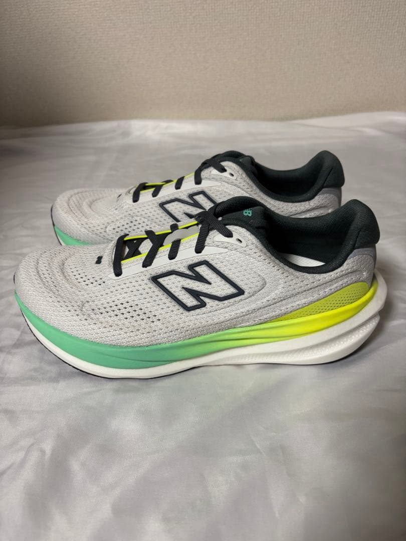 New Balance 1080 v15 グレー/イエロー/ブルー　26センチ