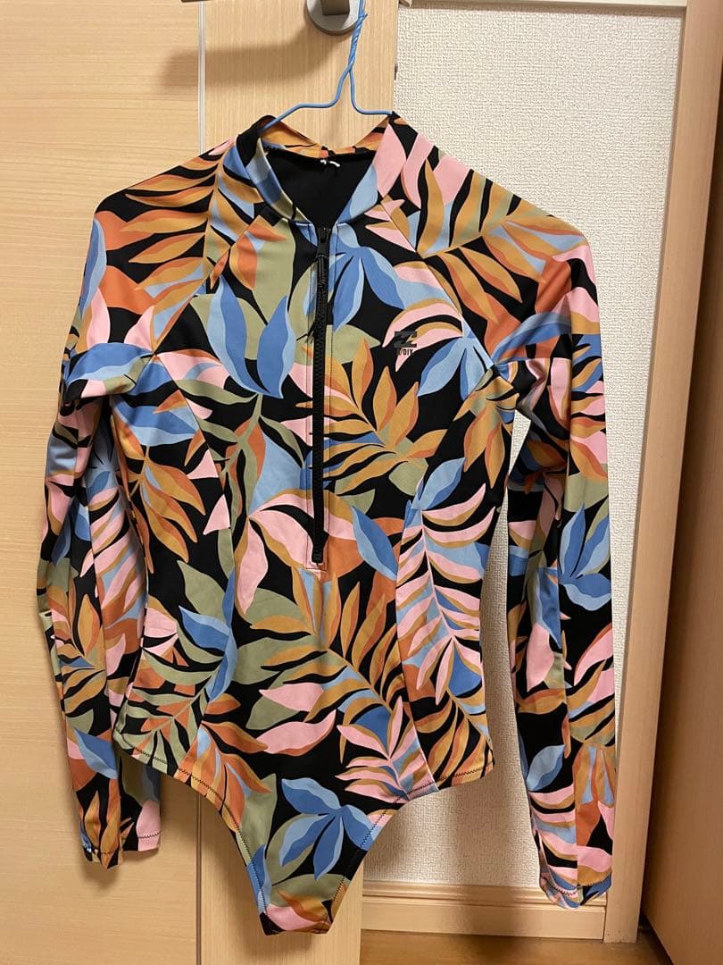 ラッシュガード　レディース