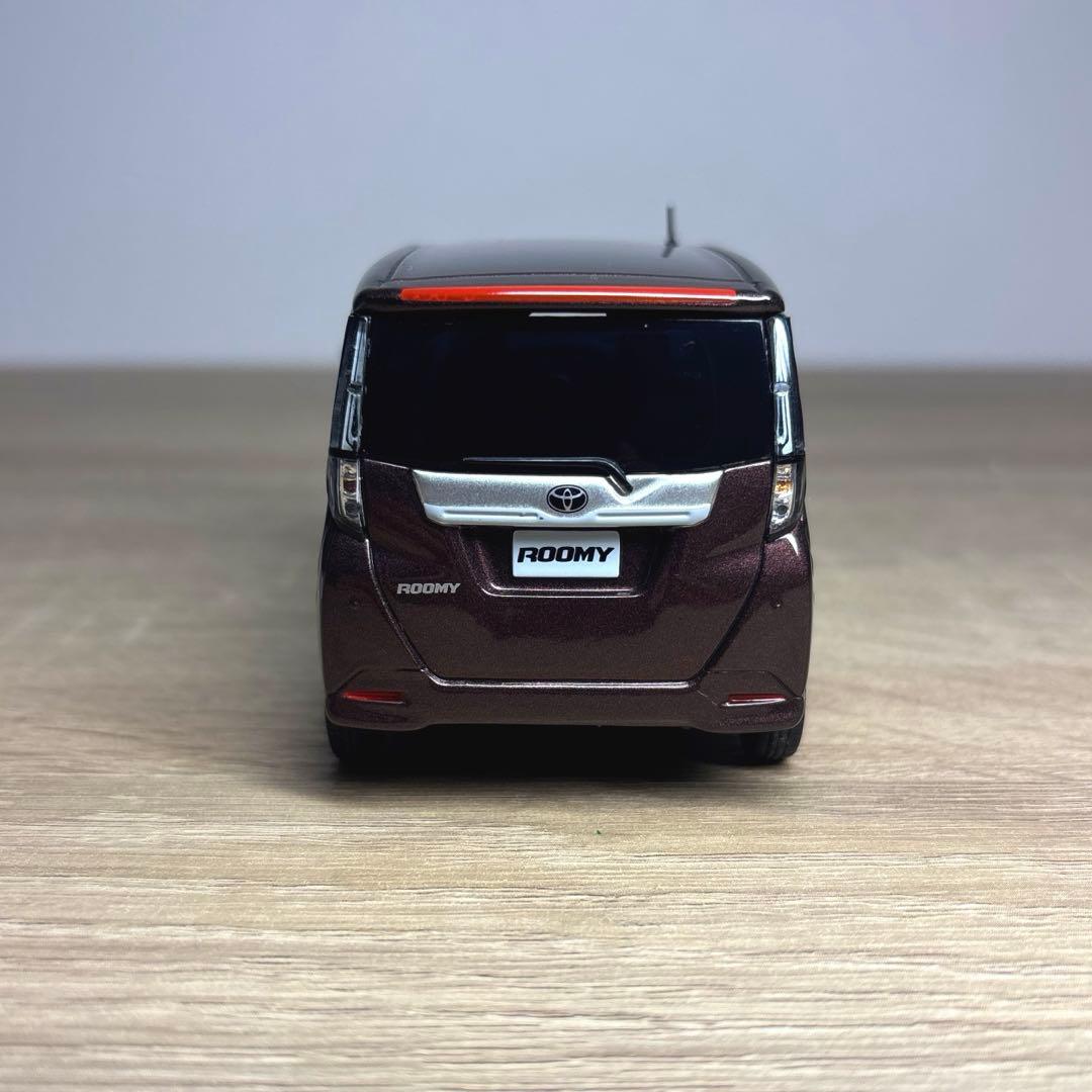 【カスタム品】非売品 トヨタ ルーミー 後期型 1/30カラーサンプルミニカー