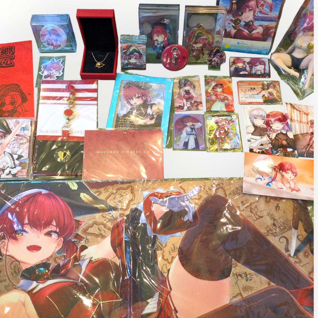 宝鐘マリン　ネックレス　タペストリー　クッション　アクスタ　フィギュア　缶バッチ