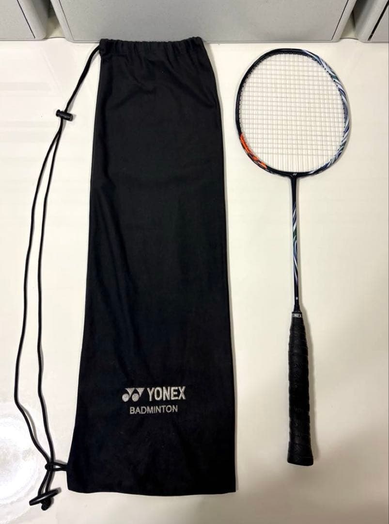 美品❤︎ 廃盤希少❤︎YONEX❤︎アストロクス100ZX ❤︎バドミントンラケット袋付