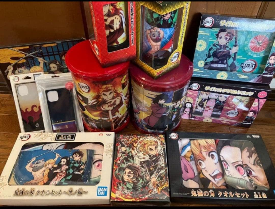 編集中　鬼滅の刃　ライト　アクリルクロック　DVD タオル　アートボード　パズル