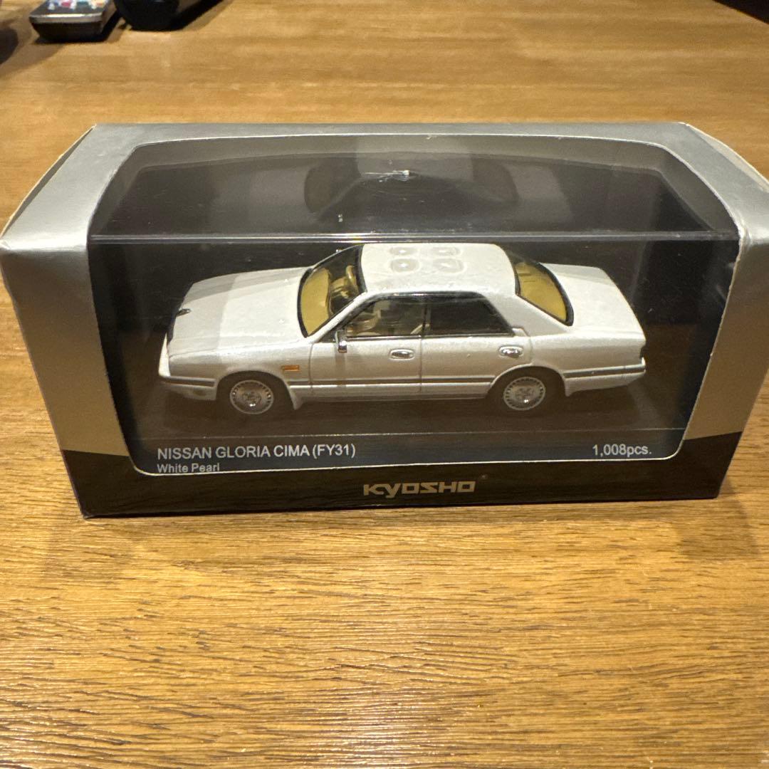 KYOSHO NISSAN GLORIA CIMA FY31 ホワイトパール