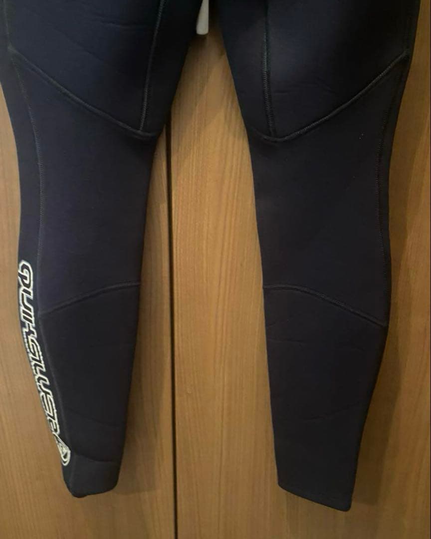 「極美品」 QUIKSILVER シーガル ブラック 半袖