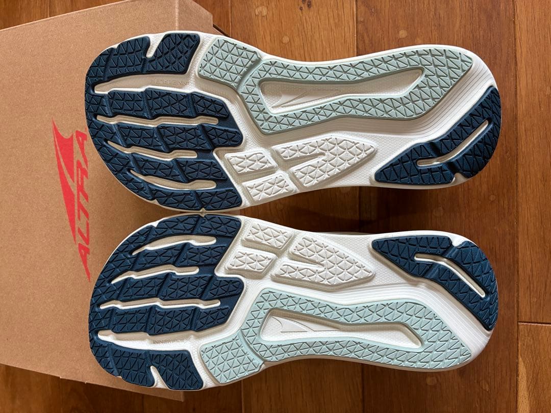 ALTRA PROVISION8 メンズ　US7(25cm) 未使用品