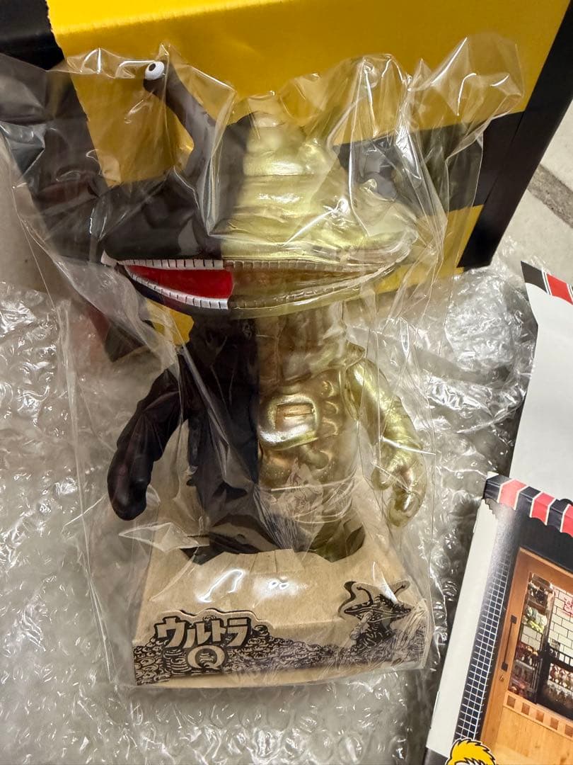 シークレットベース　ウルトラQ フィギュア ゴールド ブラック　カネゴン