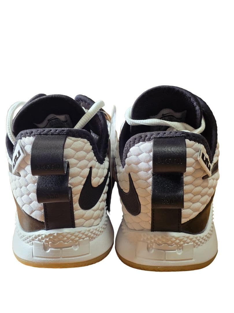 【新品/黒タグ付】レブロン ウィットネス3 25.5cm バッシュ NIKE