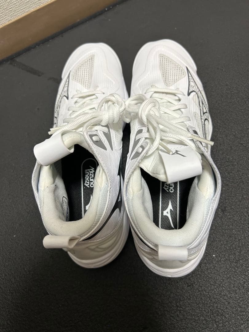 Mizuno ウェーブモーメンタム3 MID 26.5cm ホワイトあずき
