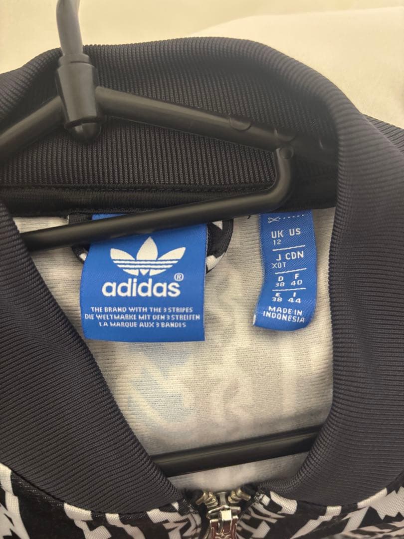 adidas ジップジャケット