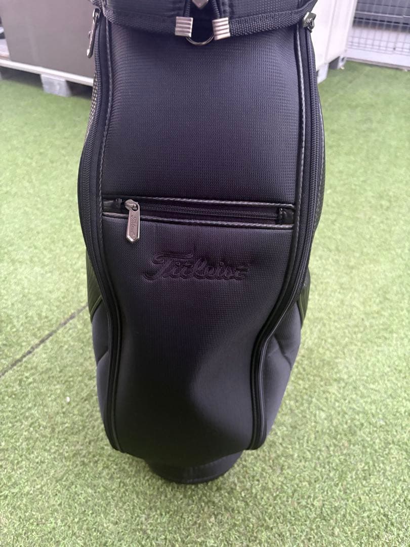 Titleist ゴルフバッグ ブラック　ゴルフボールおまけ付き