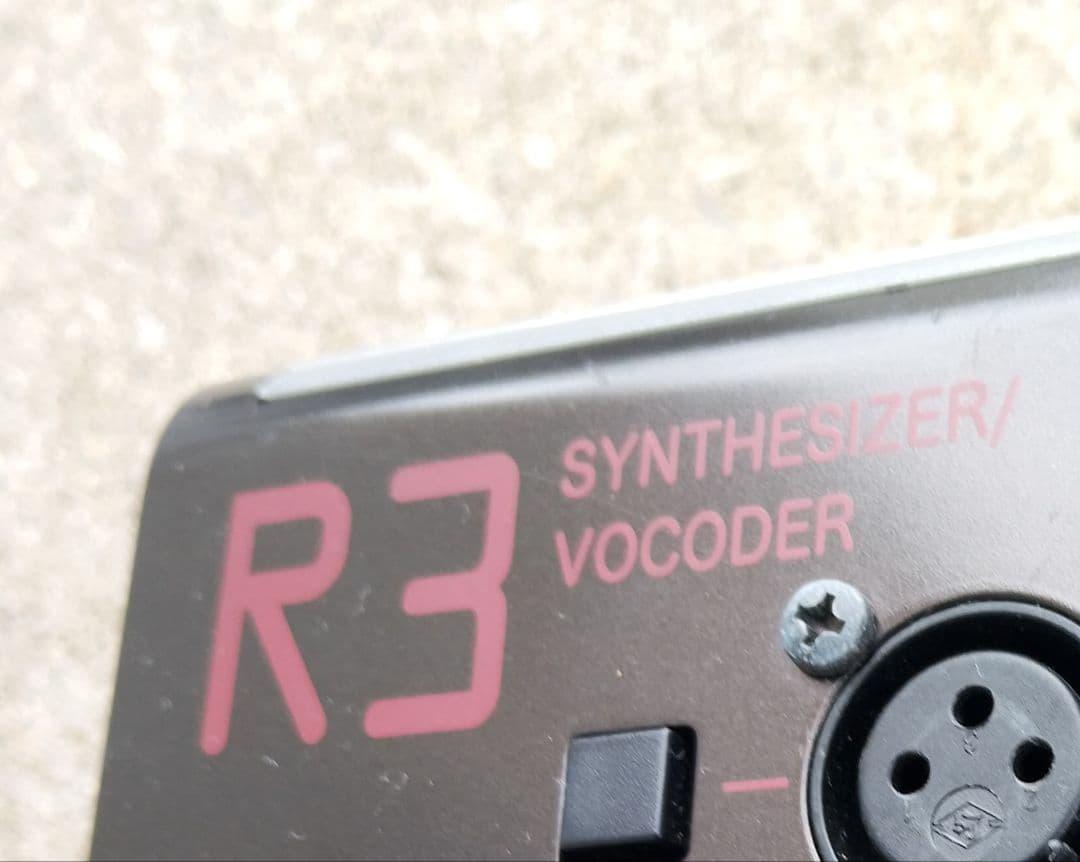 J*k様 コルグ　R3 シンセサイザー　中古