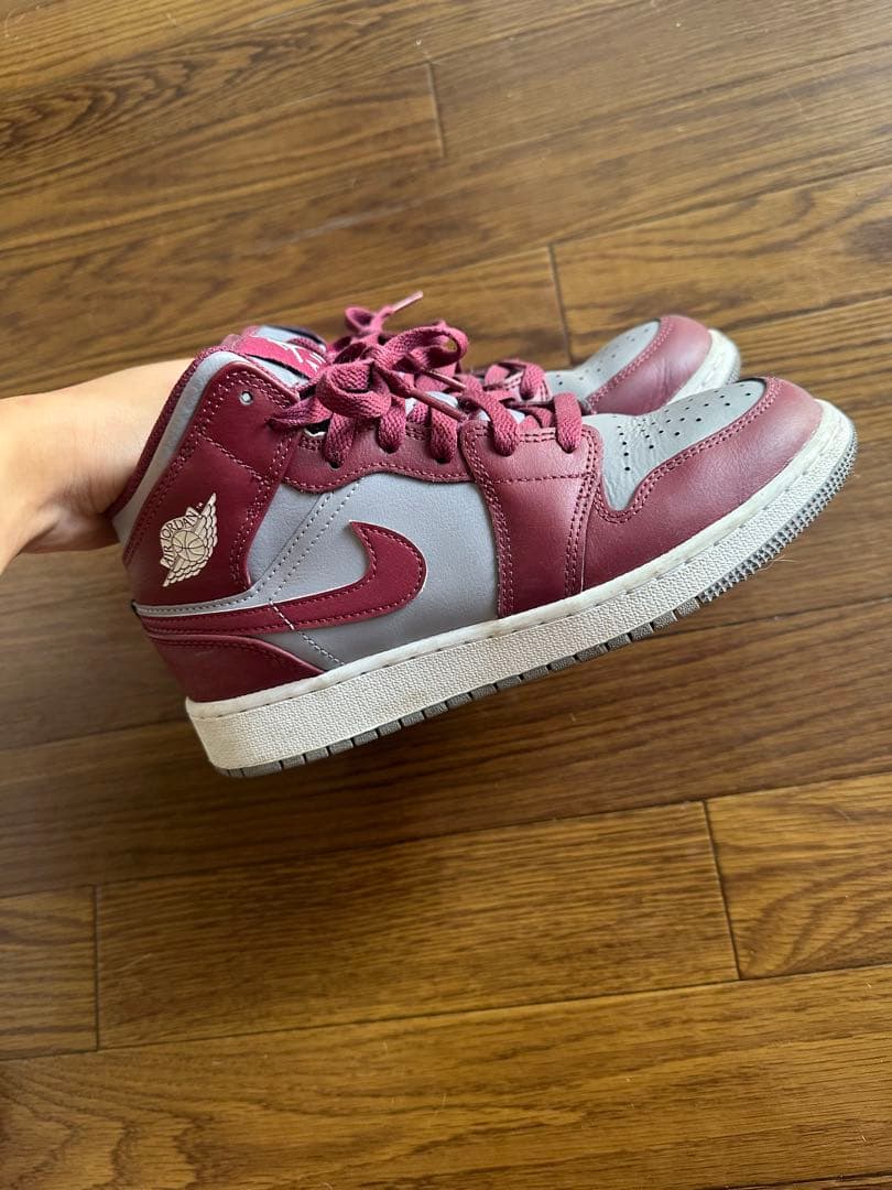 Nike Air Jordan 1 バーガンディ/グレーミード