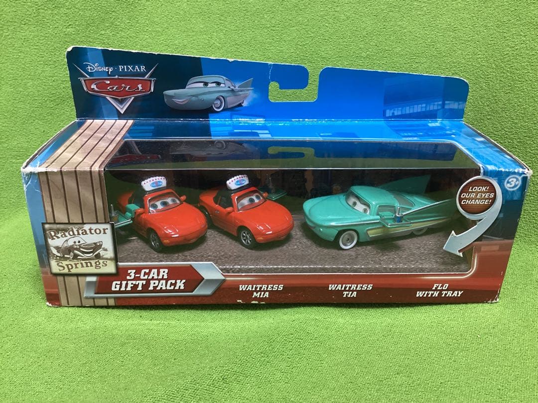 ディズニーカーズ マテル 新品 ウェイトレス・ミア&ティア トレイ持ちフロー