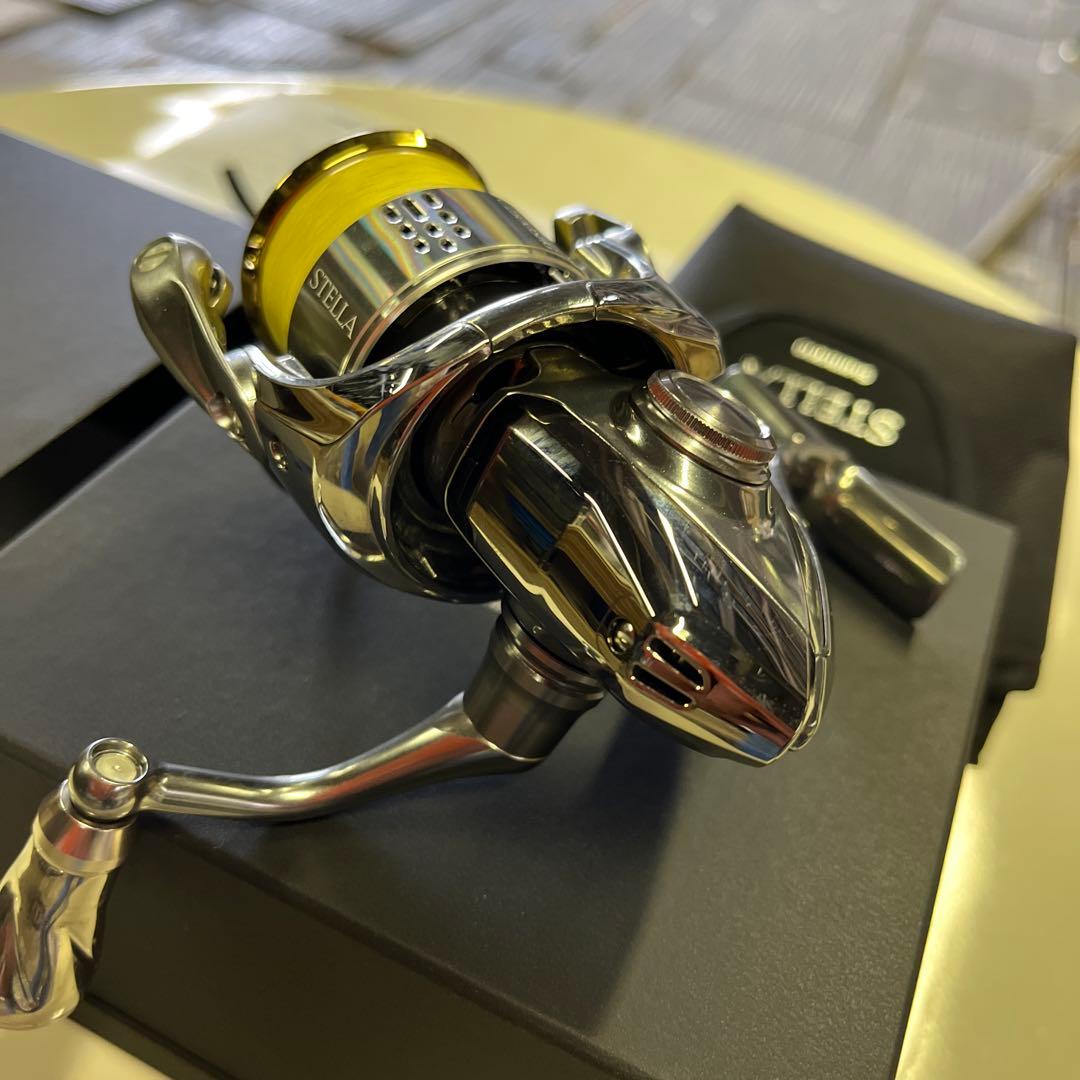 シマノ　18ステラ C2500SHG ［美品］リブレハンドルノブ付き