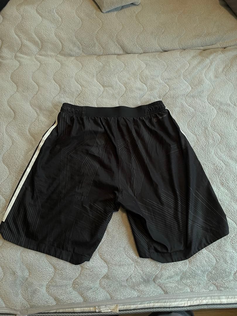 Y-3 レアル・マドリード　ハーフパンツ