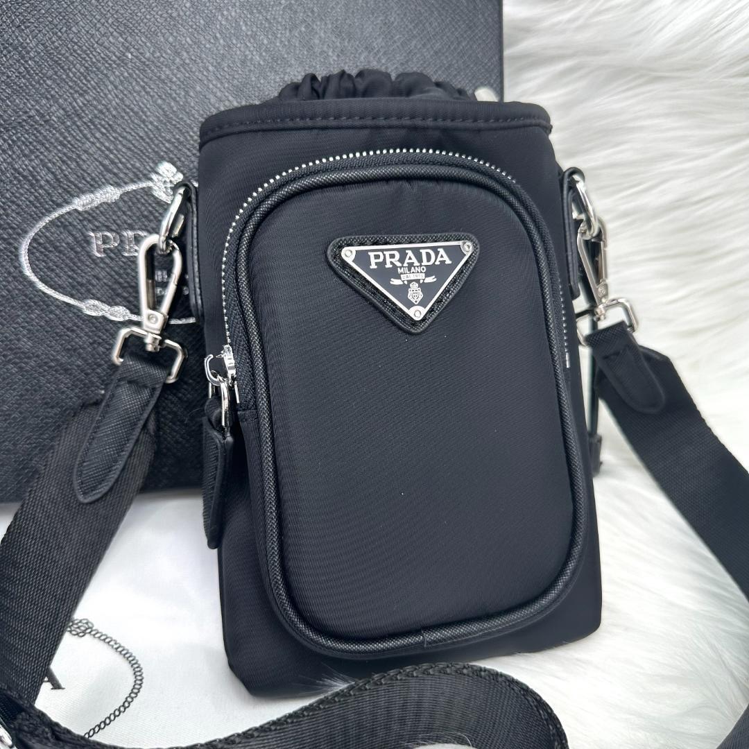 PRADA ノベルティナイロン ポーチ ショルダーバッグ ブラック