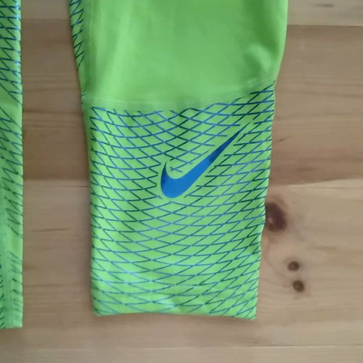 陸上部の練習着にどうぞ!!　NIKE　ハーフレギンス　日本サイズMサイズ