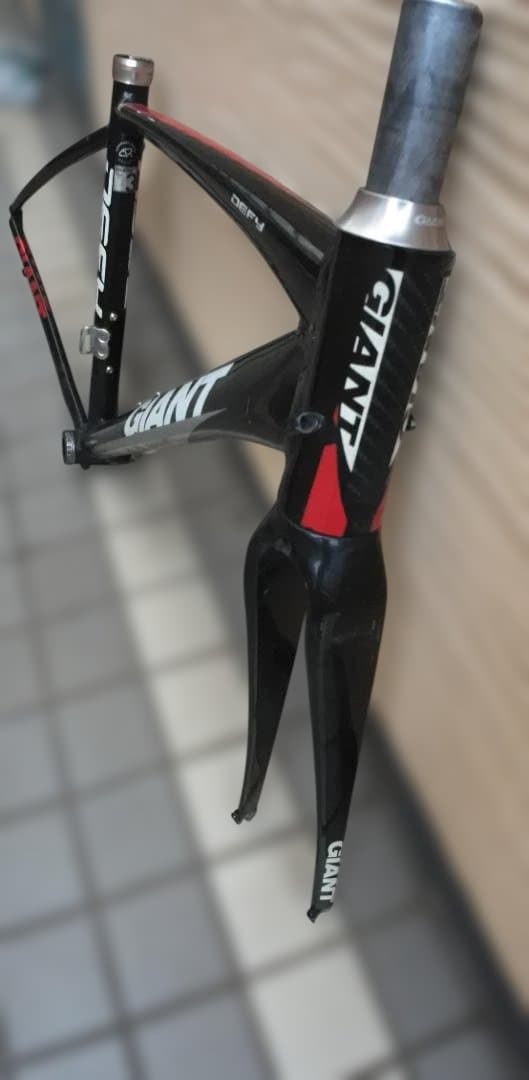 GIANT DEFY ロードバイクフレーム　BB付き　フォークのみカーボン
