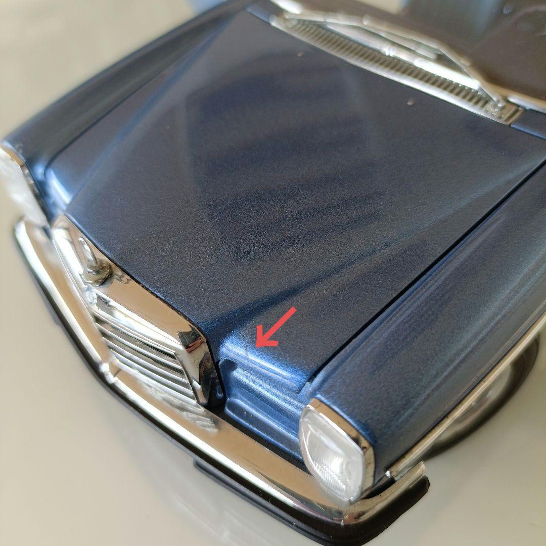 オートアート製　Mercedes-Benz /8 Coupé 1/18