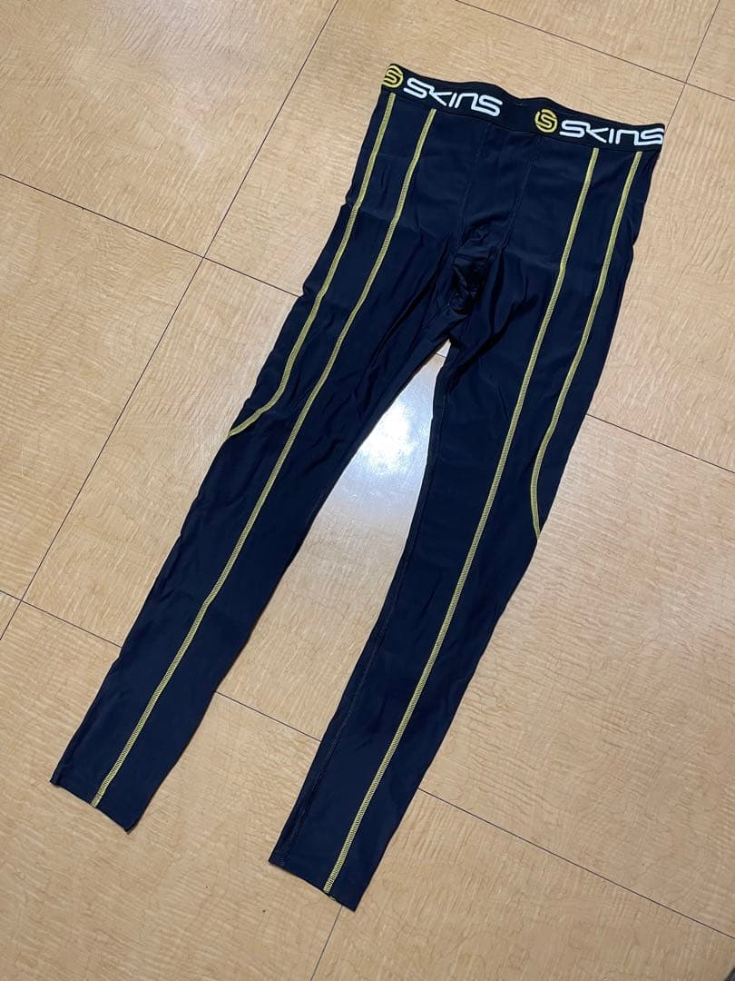 skins コンプレッション　着圧　インナー　 新品　ロングタイツ　Lサイズ