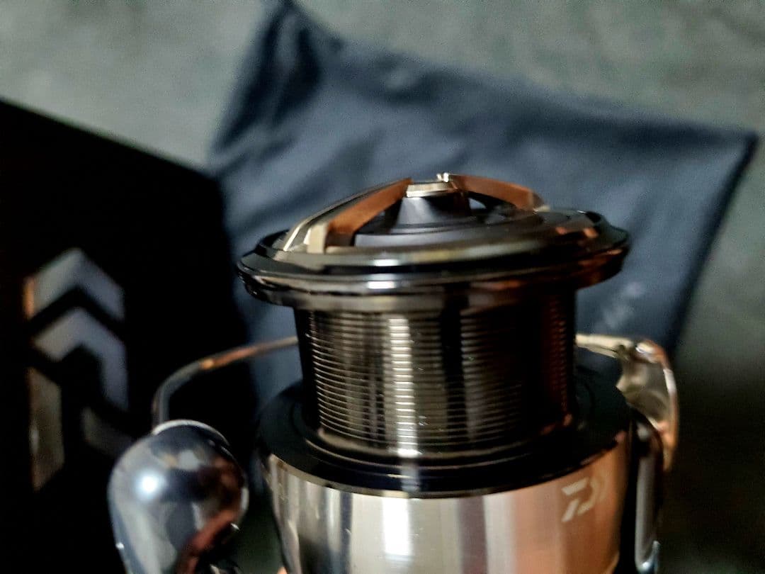 ym Daiwa 美品セルテートLT4000-CXH スピニングリール