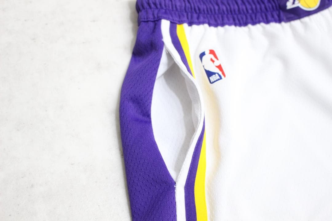 【極美品】XL ナイキ　オーセンティック　レイカーズ　ショートパンツ　バスパン