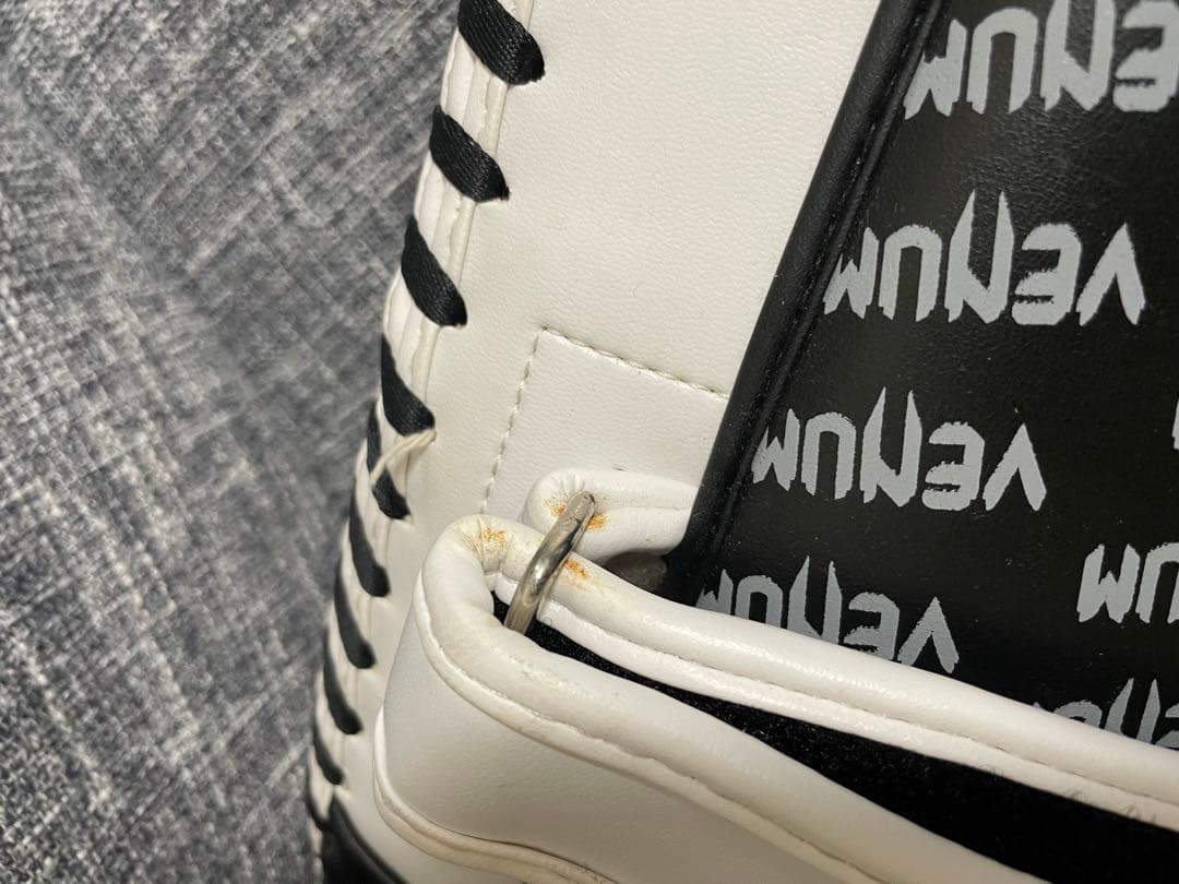 Venum パンチングミット ホワイト/ブラック