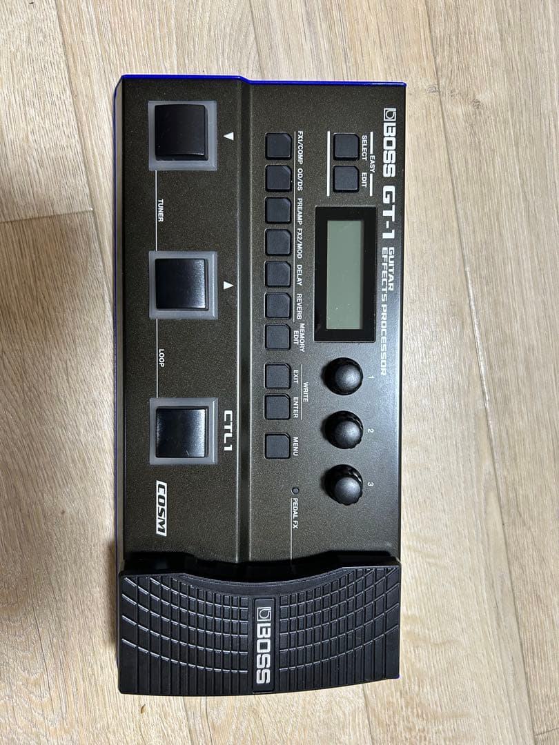 BOSS GT-1 エフェクター 本体と付属品