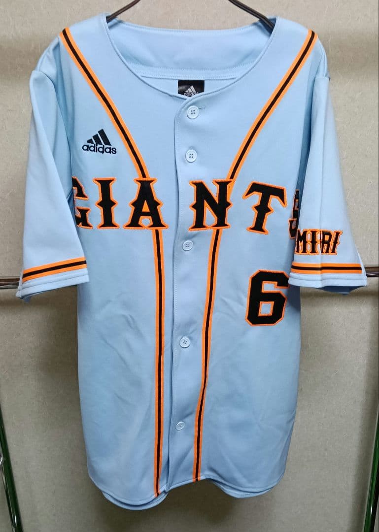 【極美品】アディダス製 読売ジャイアンツ 坂本勇人 ビジター刺繍水色ユニフォーム