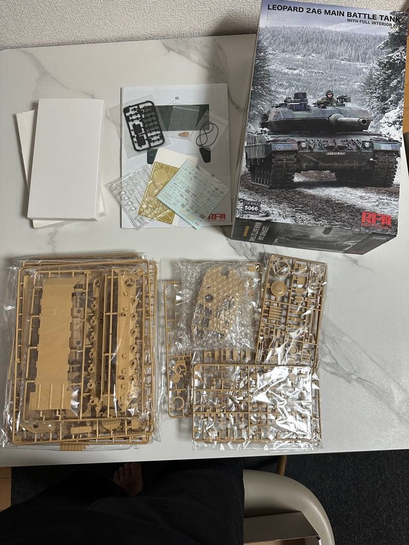 【未組立品】Leopard 2A6 Main Battle Tank 1/35