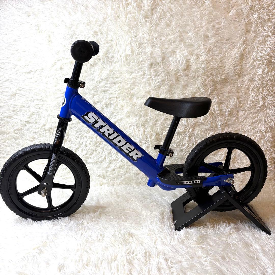 美品✨STRIDER ストライダー スポーツ ブルー 12インチ スタンド付き