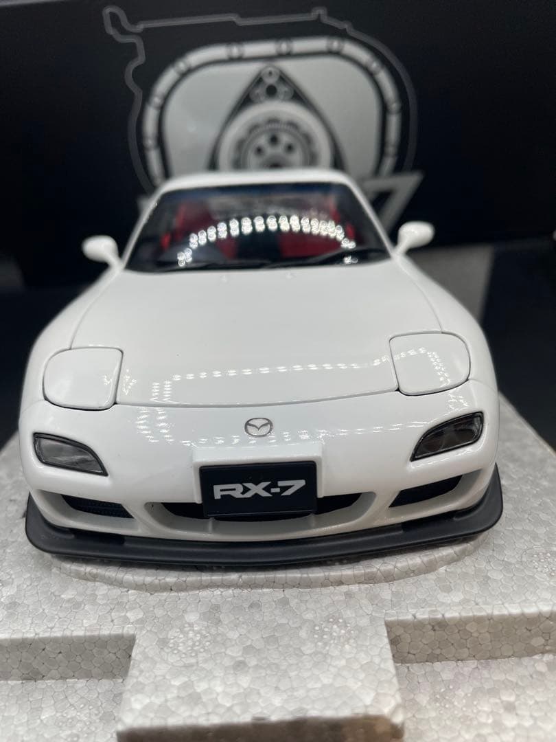 RX-7 1/18スケールモデル