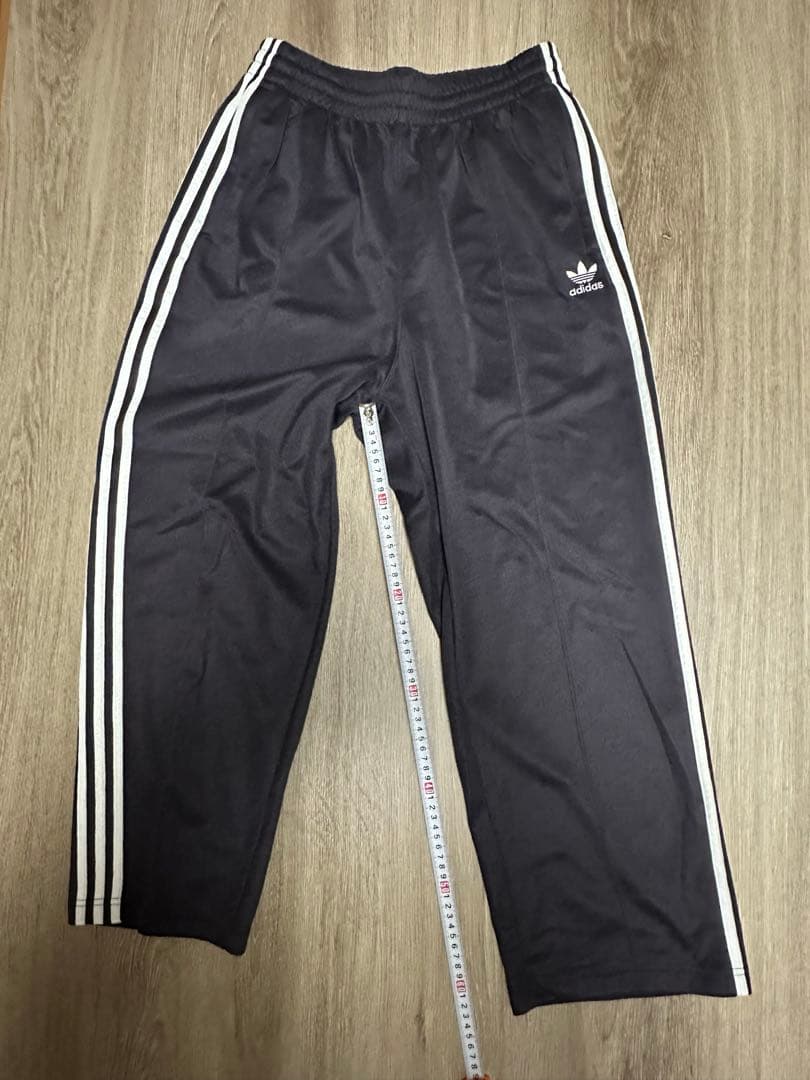 adidas バギーフィットファイヤーバードトラックパンツ
