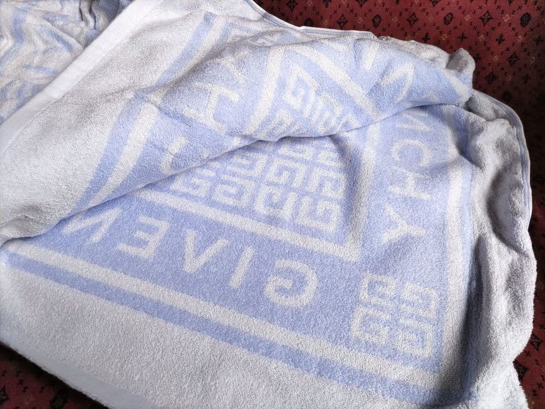 新品　ジバンシータオルケットGIVENCHY　エレガント薄紫パープル　レア検品済