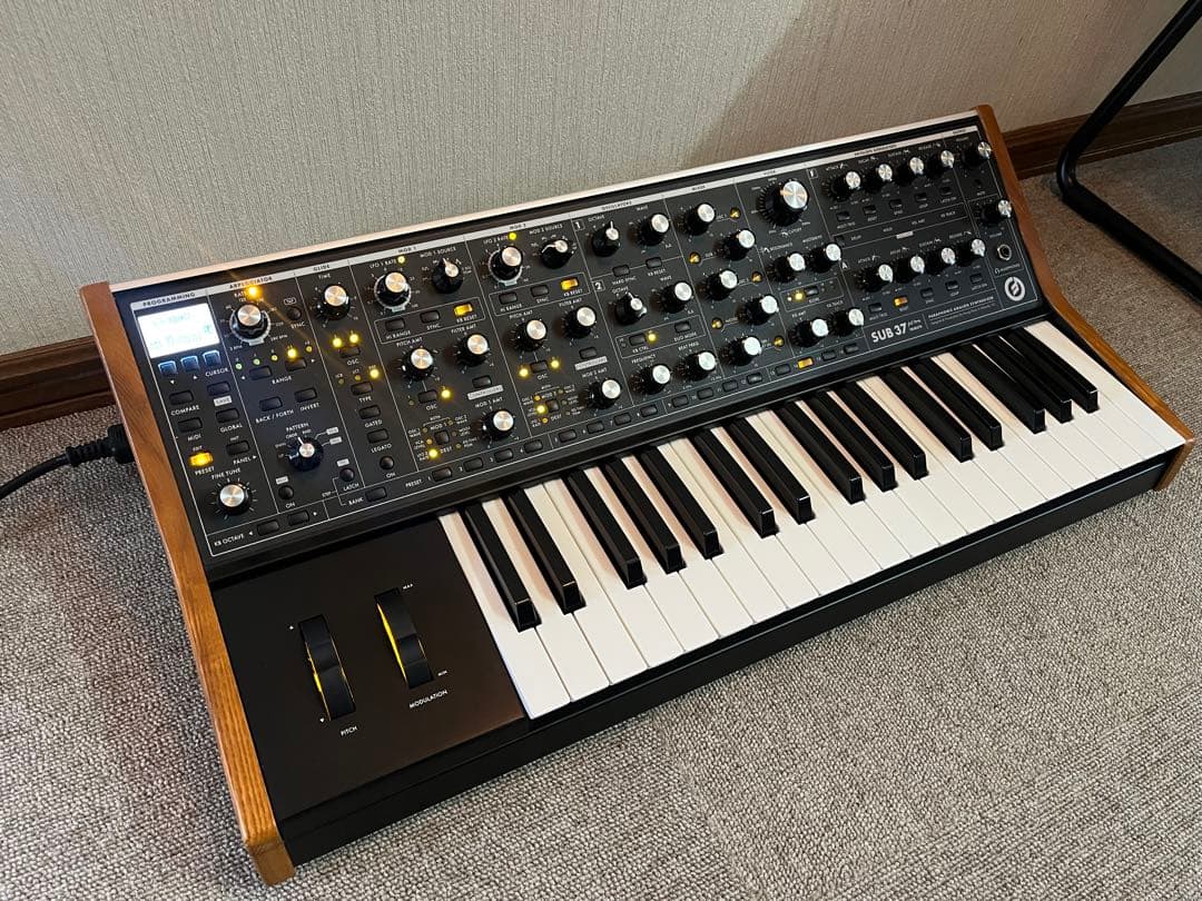 Moog SUB 37 パラフォニックアナログシンセサイザー