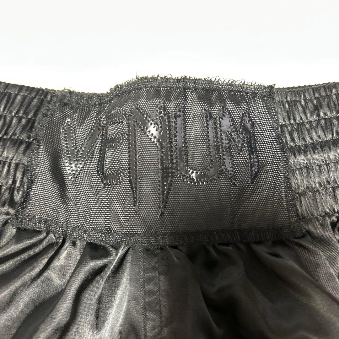 VENUM 黒 サテン キックパンツ　刺繍入り