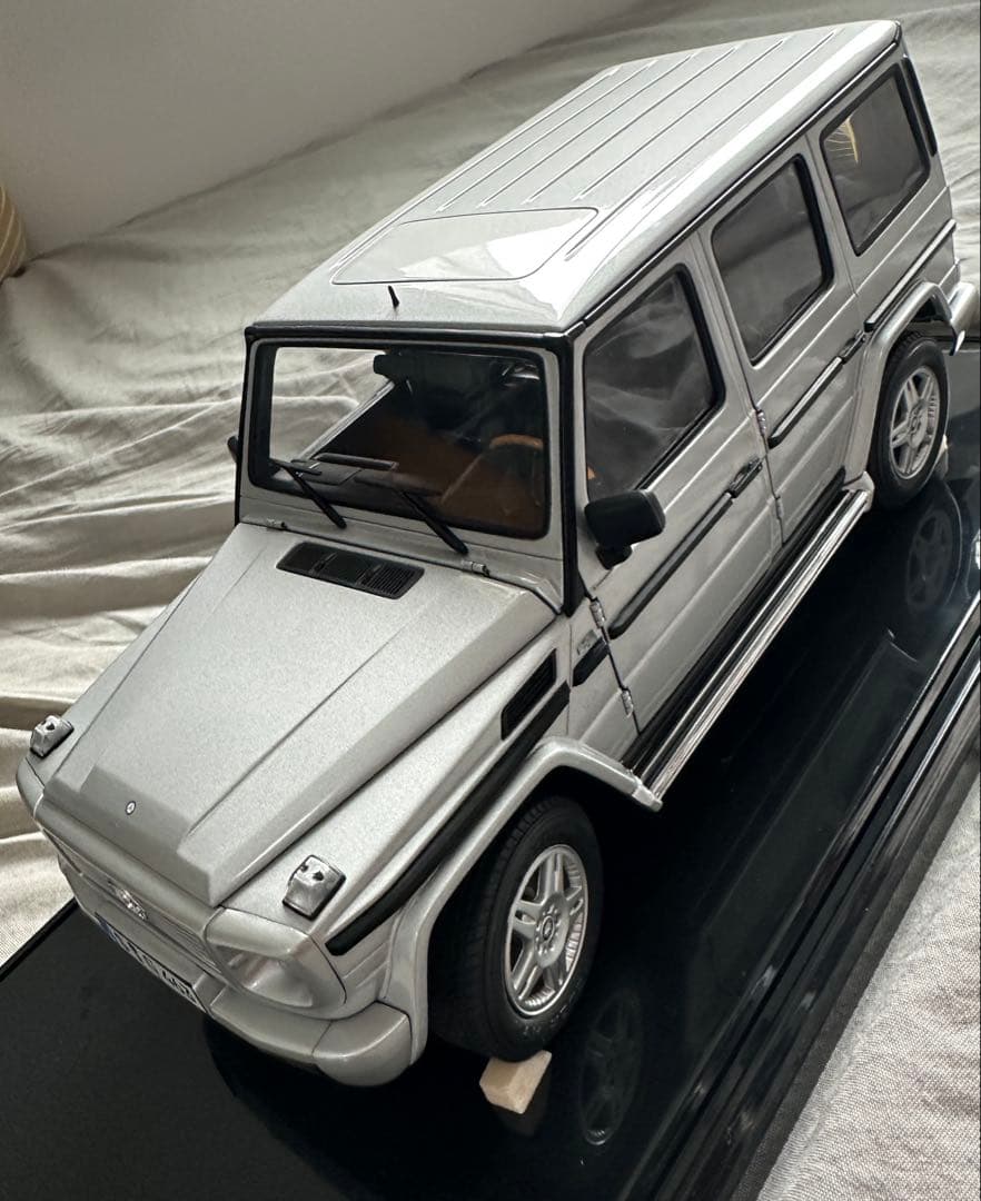 AUTOartメルセデス・ベンツ G500 ミニカー シルバー1/18トミカ付