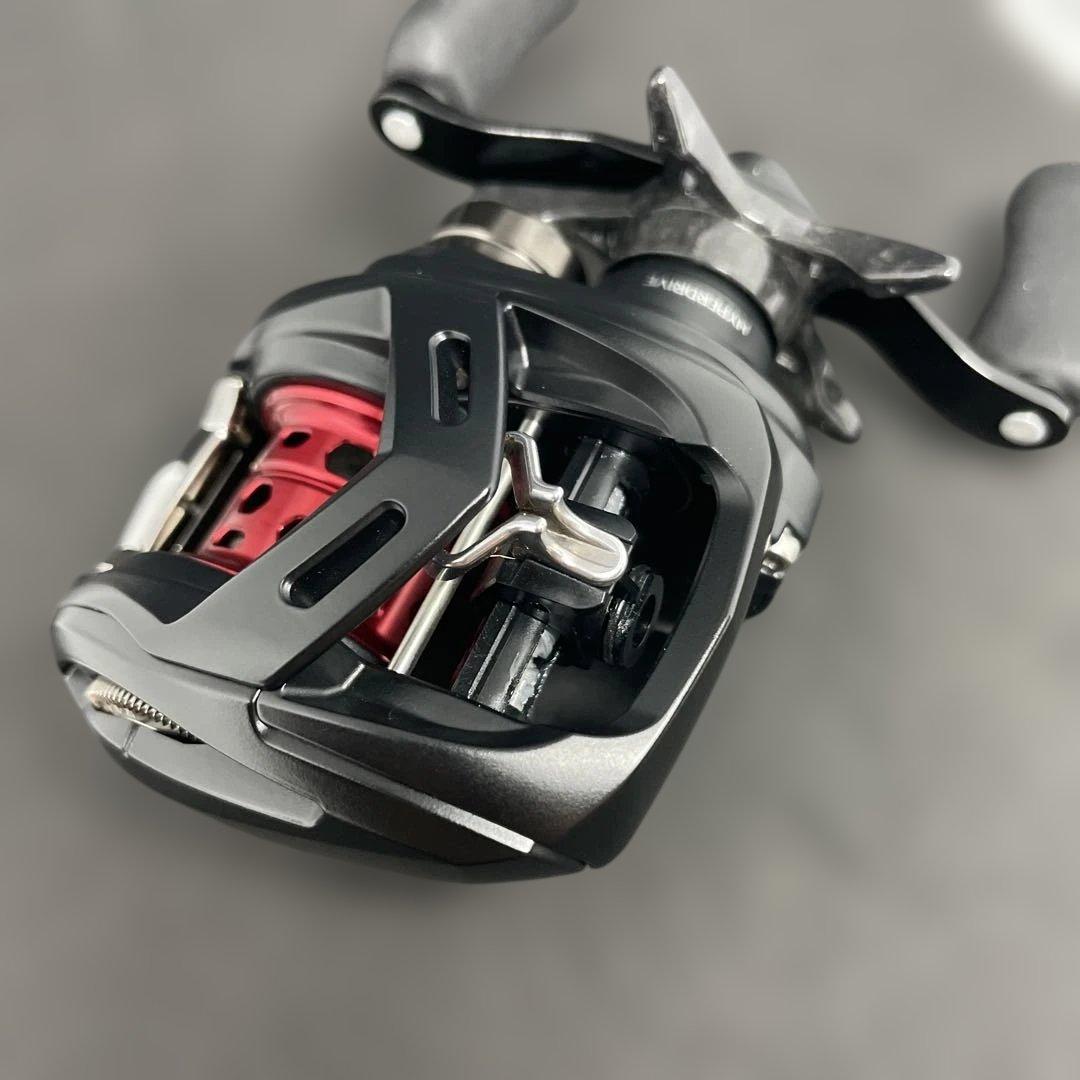 新品未使用ダイワ25 ALPHAS アルファスBF TW 8.5 L (左)