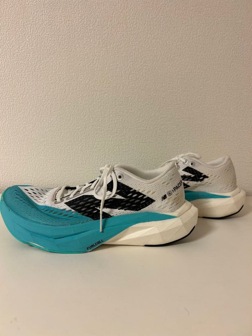 ニューバランスFuelCell SuperComp Pacer v2 LW2