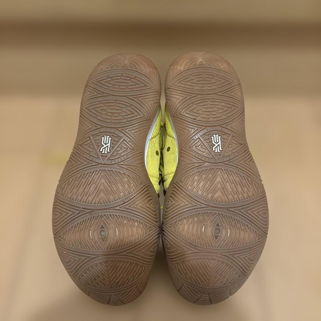 nike カイリー5スポンジボブ