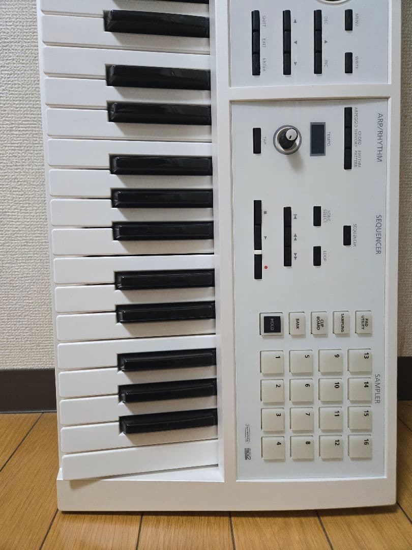Roland ローランド FA-06 シンセサイザー 61鍵盤　白
